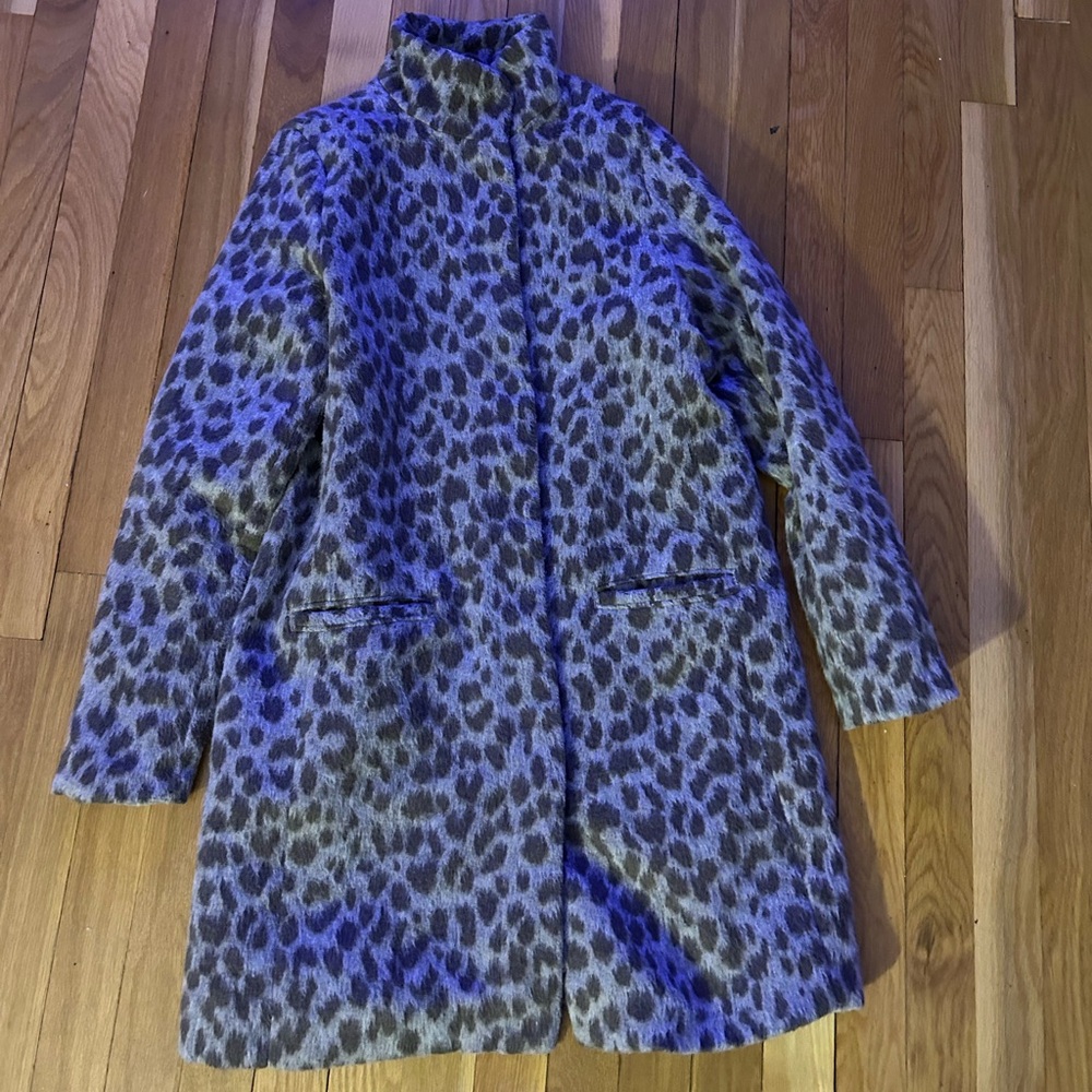 Used Old Navy Women’s gray and brown zip up coat with pockets, no hood Size XS